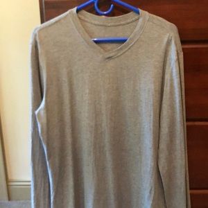 Men’s Lululemon Gray V-Neck Long Sleeve Shirt